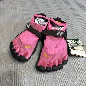 NEW Vibram Five Fingers Trek Sport Barefoot Shoes Sz 39